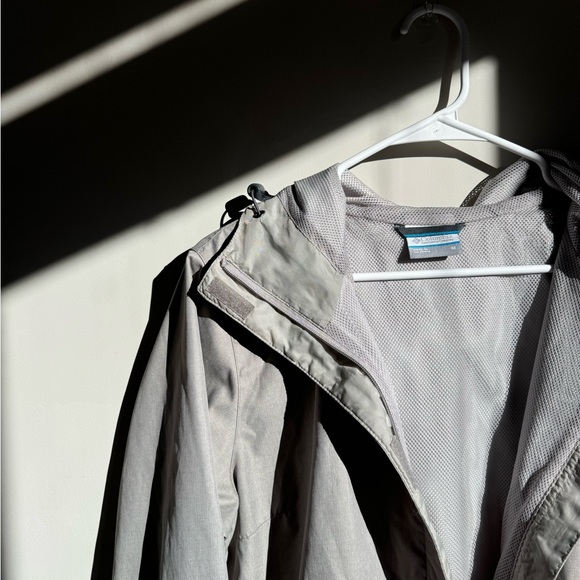 Women’s Columbia Rain Jacket - Picture 4 of 7